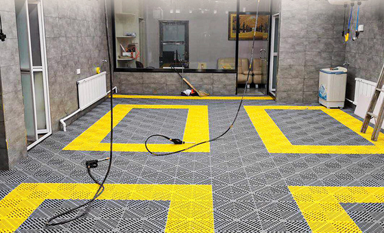 防水洗車 スプライシンググリッドグリッド プラスチックガレージ床タイル 40*40*4cmサイズ