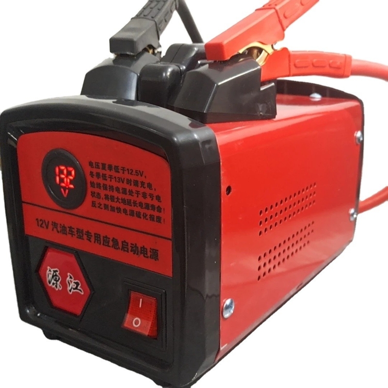 USB-C充電出力と2000Aピーク電流の 24V 大容量トラックジャンプスタート